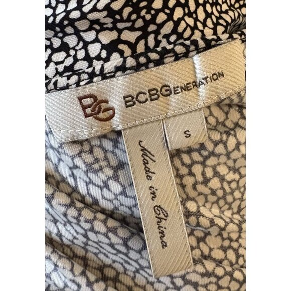 BCBGeneration Black & White Open Back Surplice Long Sleeve Top S EUC - Picture 5 of 5